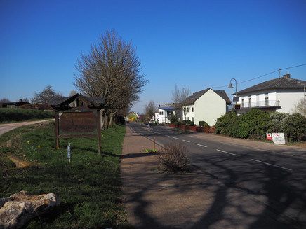 Village entrance to Longkamp